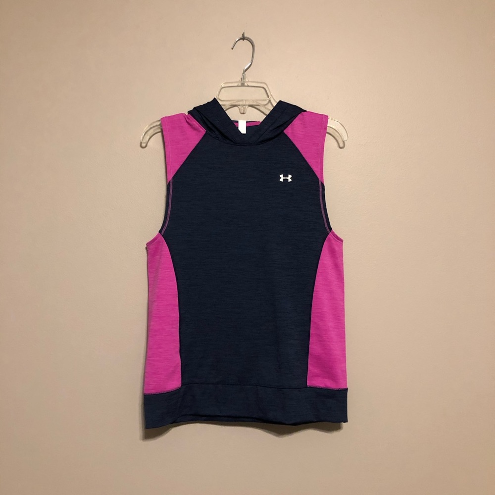 NWT Under Armour pullover—size XS